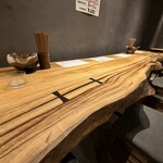 成 CH - 1枚板のテーブルも贅沢