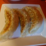 珉亭 - 手作り感がある　大きな餃子