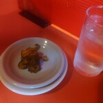 珉亭 - 漬物と　餃子用の小皿