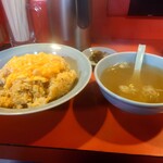 珉亭 - 名物、玉子チャーハンとスープ　意外とボリューミー