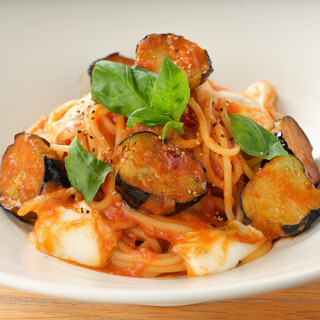 こだわりの自家製ソースのモチモチ食感パスタ