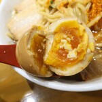 清麺 常藤 - 味玉の中身