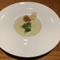 イタリア料理 リストランテ フィッシュボーン - ①新玉ねぎと春キャベツのポタージュ
