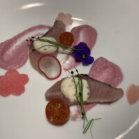 イタリア料理 リストランテ フィッシュボーン - 紫カリフラワーのピュレ、フロマージュブランソース