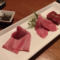 生粋 - 塩焼き3品　左からタン昆布、赤身、ハツ