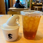 Cafe du Riche - 牛乳ソフトクリーム、桃アイスティー
