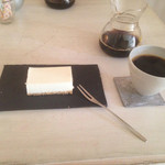 カフェ ド ハナエ - ケーキセット チーズケーキ