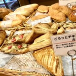 ブレヴァン - 【 ごろっとチキンのカレーパイ 】分厚いっ