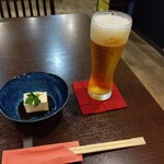 和菜 おか蔵 - 生ビールとお通しのピーナツ豆腐