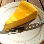 カフェ 崖の上 - カボチャチーズケーキ♪このはちみつがウマイ!!
            