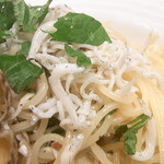 なかむら屋 - アサリもシラスもタップリ　大葉と一緒に☆♪