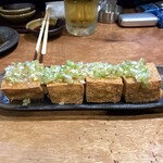 寿司と焼き鳥 大地 - 自家製厚揚げ（ねぎだれ）
