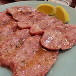 昭和焼肉 かたの - ★★★上タン塩