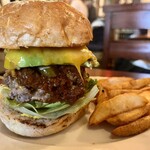 パントリー コヨーテ - エル・コヨーテ テックスメックスバーガー