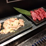 山田屋 - 左 シロコロホルモン 右 赤身