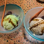 すたんど割烹 みなぐち - ほうじ茶アイスと抹茶アイス