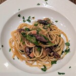 ステッラ - ホタルイカと菜の花のパスタ。人数分に分けて盛ってくださいました。