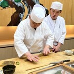 久屋 江戸久 - 日本刀で捌く手捌きが必見