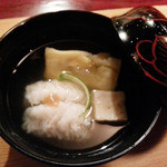 天現寺小野 - お椀　鱧、焼き茄子、生麩