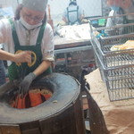 阜杭豆漿 - 生地を焼いてます