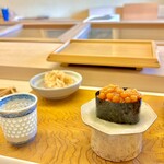 鮨おばな - 来ました、名物のイクラ♫