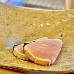 鮨おばな - 炙った鰆　炙りで旨味引き立つ！