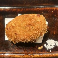 汐見 - ふきのとうのコロッケ。噛んだ瞬間にふきのとうの香りが口中に広がりました。
