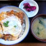 坂本屋 - かつ丼（みそ汁・しば漬け付き）￥800