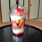 伊勢 古仁屋 - わらび餅パフェ(いちご)