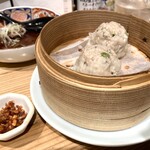 またあした - 絶品！豚肉とクレソンの焼売3ケ790【2ケも可540】、自家製食べられるラー油付き。