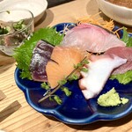 またあした - おさしみ気まぐれ5点盛り、取り分けアップ。