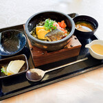 エリエールゴルフクラブ - 辛子明太子と焼き鯖の石焼きごはん、味噌汁、漬物