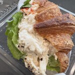 コンセントマーケット - 蒸し鶏のクロワッサンサンド