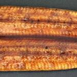 鰻楽 - 見た目から美味しそう　横27cmありました