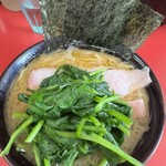 横浜ラーメン 田上家 - ラーメン並¥900-と国産生ホウレン草¥200-