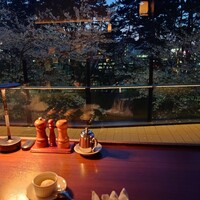 トラットリア グランボッカ - 窓際カウンター席(ばっちり桜鑑賞できます♪)