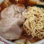 五味八珍 - 麺とチャーシュー