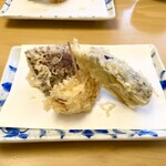 天ぷら よこい - ●三皿目
      ・さつまいも
      ・なす
      ・新玉ねぎ