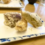 天ぷら よこい - ●三皿目
      ・さつまいも
      ・なす
      ・新玉ねぎ