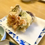 天ぷら よこい - ●一皿目
      ・椎茸海老詰め
      ・鱸
      ・マメダイ
      ・桜海老のミニかきあげ