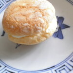 菓子園 中野屋 - チーズクリームのブッセ