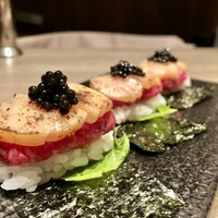 焼肉うしごろ 池袋店 - 帆立と厳選赤身の手巻き キャビア添え（追加）