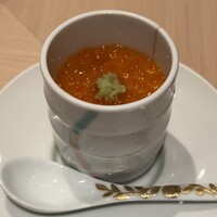 鮨 銀座 おのでら - 前菜の茶碗蒸し、いくら載せ。