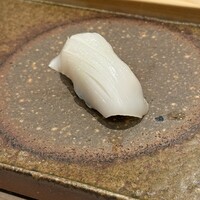 鮨 銀座 おのでら - すみイカ 塩とすだち  甘味が引き立つ。
