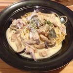 ノンベクキッチン ホテヴィラ - 美彩鶏としめじのホワイトソースのスパゲティ