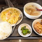 錦園 - エビ玉子とじランチ(スープを豚骨ラーメンに変更)