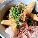 うどん処 満月 - ちょうどいい塩梅のかけつゆ。