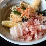 うどん処 満月 - かつお節のインパクト大