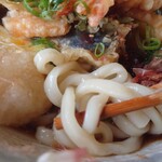 うどん処 満月 - コシと柔らかさのバランス良し。