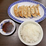馨 らーめん - 餃子定食の餃子とライス